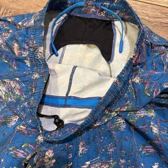 Lululemon Pace Breaker Short Linerless Classic Fit
Floral blue multi - Picture 7 of 7
